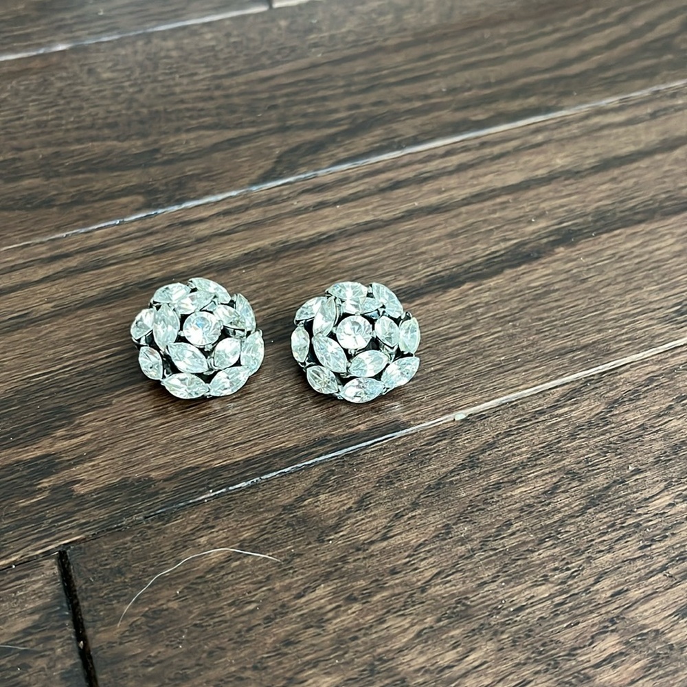 Vintage Ben Amun clip on earrings